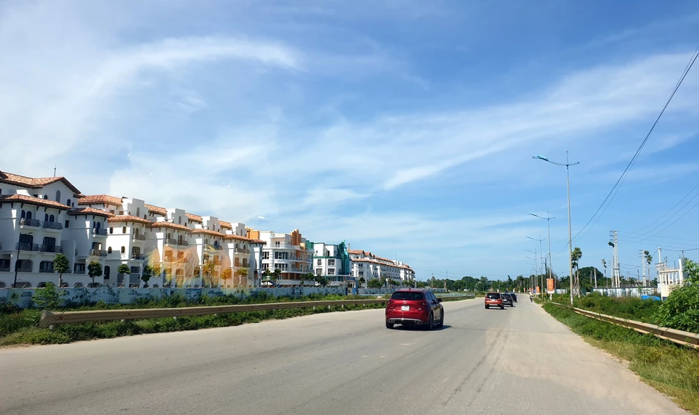 Kể từ khi tuyến đường đại lộ Nam Sông Mã giai đoạn 1 đi vào vận hành thì đã có nhiều dự án thương mại được đầu tư với quy mô lớn. Ảnh: ĐẶNG TRUNG