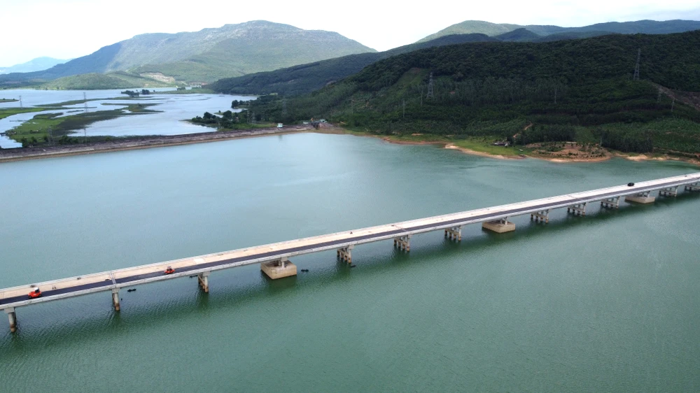 Dự án cầu Yên Mỹ hoàn thành sẽ là một trong những cung đường đẹp, góp phần hoàn thiện quy hoạch về mặt kiến trúc của khu du lịch sinh thái hồ Yên Mỹ.