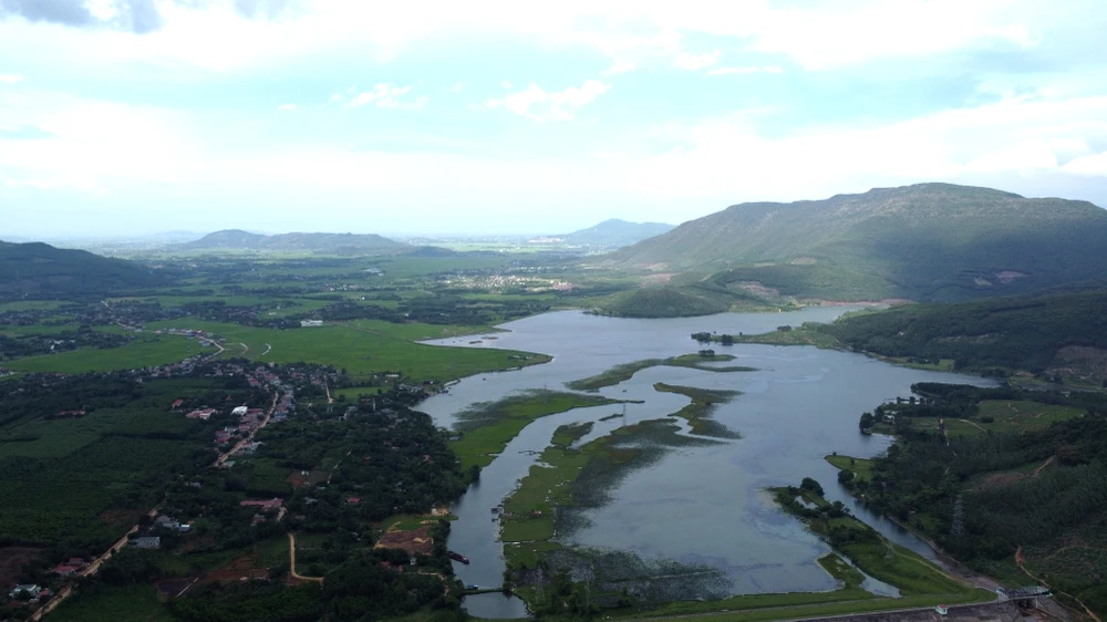 Năm 2020, UBND tỉnh Thanh Hóa có quyết định phê duyệt nhiệm vụ lập quy hoạch phân khu tỉ lệ 1/2.000 Khu du lịch sinh thái hồ Yên Mỹ thuộc khu kinh tế Nghi Sơn. Dự kiến lượng khách du lịch vào khu du lịch sinh thái hồ Yên Mỹ đến năm 2035 là 300.000 lượt.