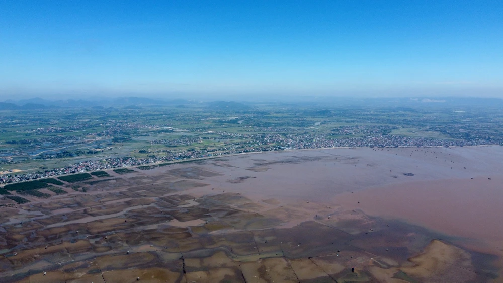 Đó là những cánh đồng nuôi ngao trên bờ biển Hải Lộc, Ngư Lộc (Hậu Lộc).