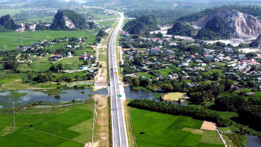 Cao tốc Quốc lộ 45 - Nghi Sơn cùng với Nghi Sơn - Diễn Châu sau khi thông tuyến sẽ rút ngắn thời gian từ Thanh Hóa đi Nghệ An từ 3 giờ xuống còn 1,5 giờ, trong khi đi từ Hà Nội đến Diễn Châu (Nghệ An) sẽ được rút ngắn từ 5 giờ như hiện nay xuống còn 3,5 giờ.