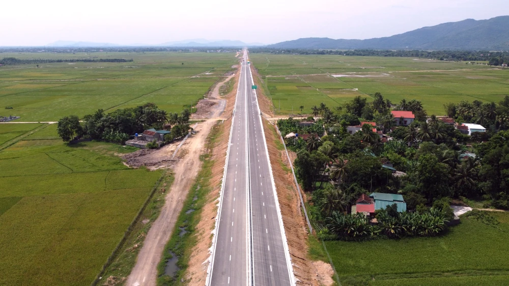 Ông Lê Thắng, Giám đốc Ban Quản lý dự án 2 (Bộ GTVT) cho biết dự án cao tốc QL45 - Nghi Sơn sẽ thông xe kỹ thuật vào đúng ngày 2-9.
