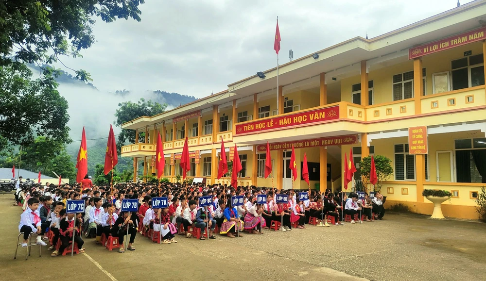 Trường PTDT Bán trú THCS Trung Lý là ngôi trường từng được Báo Pháp Luật TP. HCM phối hợp với Chủ thương hiệu Bánh mì Như Lan trao 250 bộ bàn ghế cho các em học sinh Mường Lát. Ảnh: Pó Ly