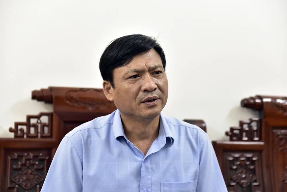 Ông Nguyễn Văn Bình Chủ tịch UBND huyện Mường Lát nêu lý do nhiều công chức, viên chức xin nghỉ việc chủ yếu vì lí do gia đình. Ảnh: ĐẶNG TRUNG