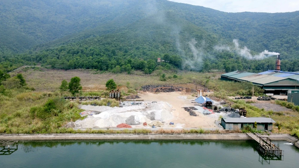 Bộ TN&amp;MT phát hiện Công ty Cổ phần Cromit Nam Việt còn xả nước thải có chứa các thông số nguy hại tới môi trường vượt quy chuẩn kỹ thuật về chất thải từ 5 lần trở lên. Ảnh: ĐT