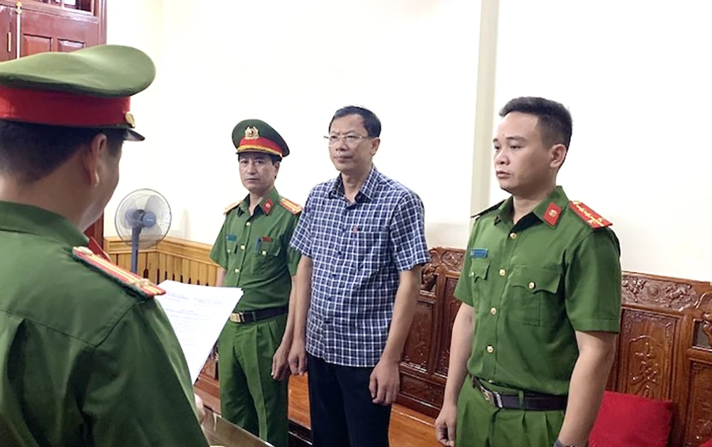 Khai-trừ-Đảng-Hiệu Trưởng-Trường-cao đẳng-Công-Nghiệp-Thanh Hóa.jpg