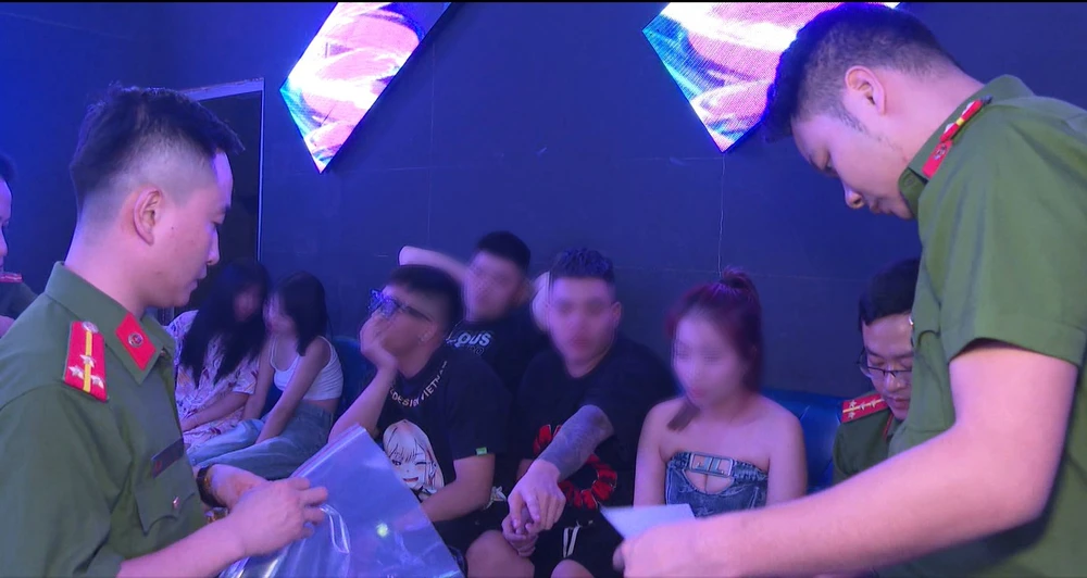 Cảnh-Sát-Đột-Kích-Quán-Bar-JP-Club-Thanh-Hóa-3.jpg