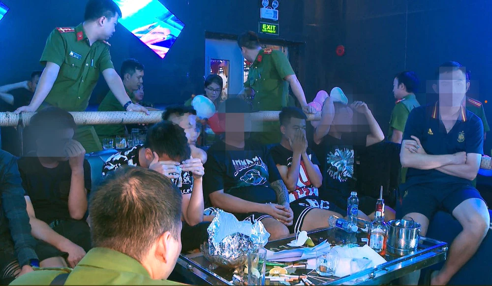 Cảnh-Sát-Đột-Kích-Quán-Bar-JP-Club-Thanh-Hóa-4.jpg