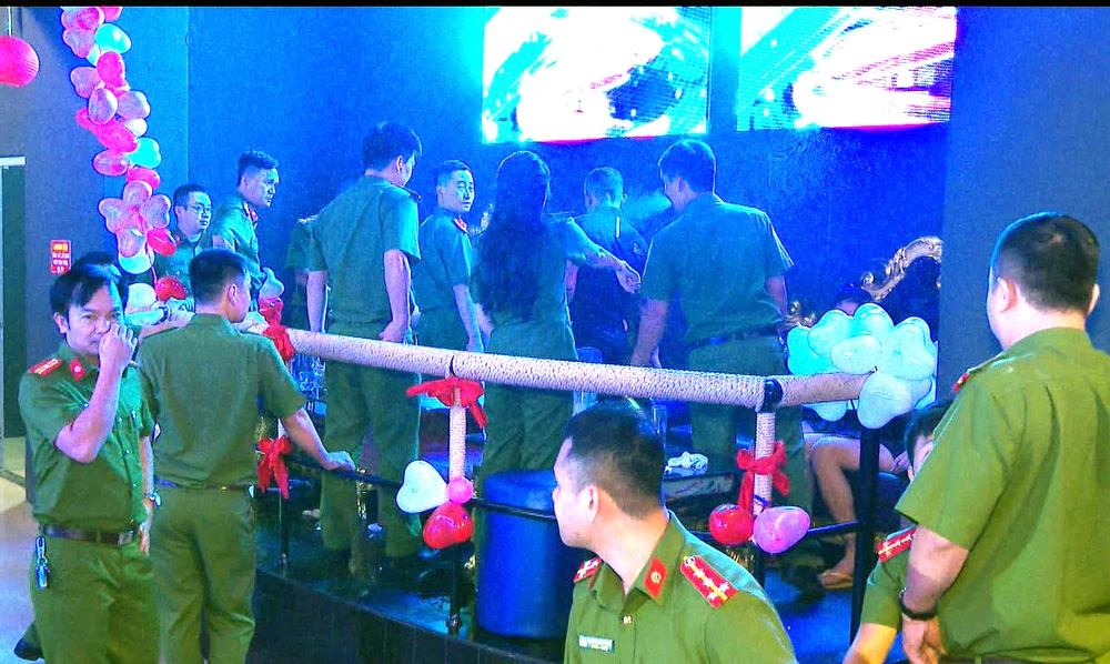 Cảnh-Sát-Đột-Kích-Quán-Bar-JP-Club-Thanh-Hóa-6.jpg