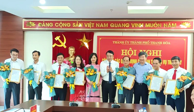 TP Thanh Hóa bổ nhiệm, điều động 15 cán bộ chủ chốt.jpg