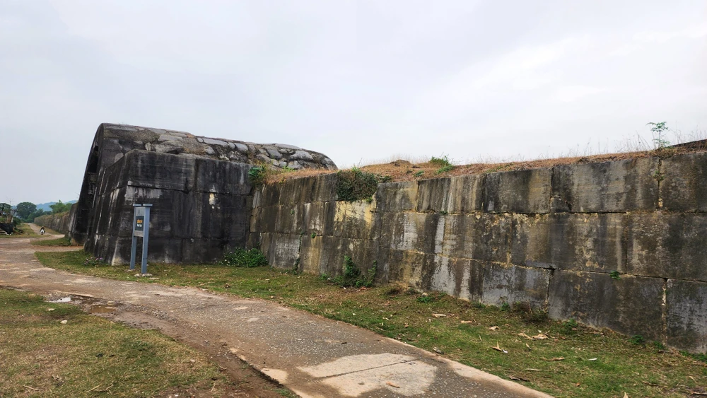 Cận cảnh rêu phong thành đá cổ lớn nhất Đông Nam Á ở Thanh Hóa - 35.JPG