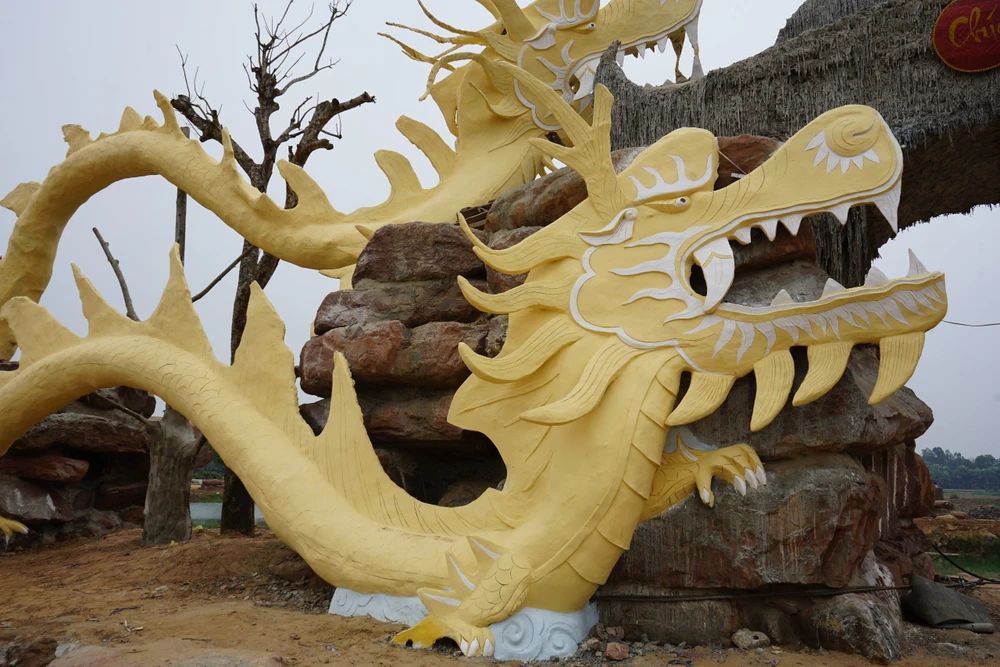 Cận cảnh 4 tượng rồng giống giun… ở Thanh Hóa gây tranh cãi trên mạng-17.jpg