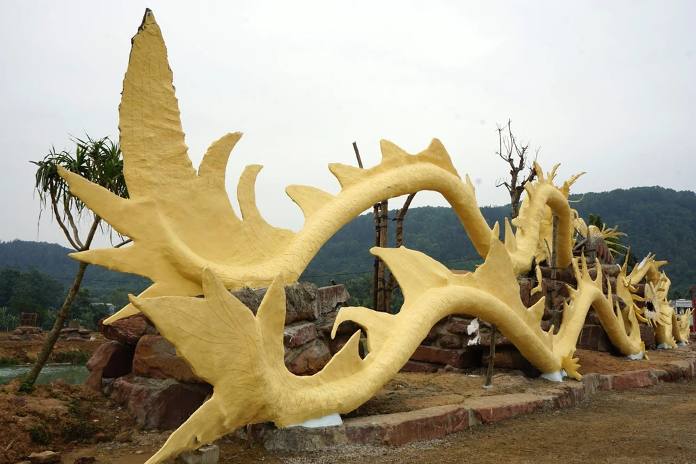 Cận cảnh 4 tượng rồng giống giun… ở Thanh Hóa gây tranh cãi trên mạng-22.jpg