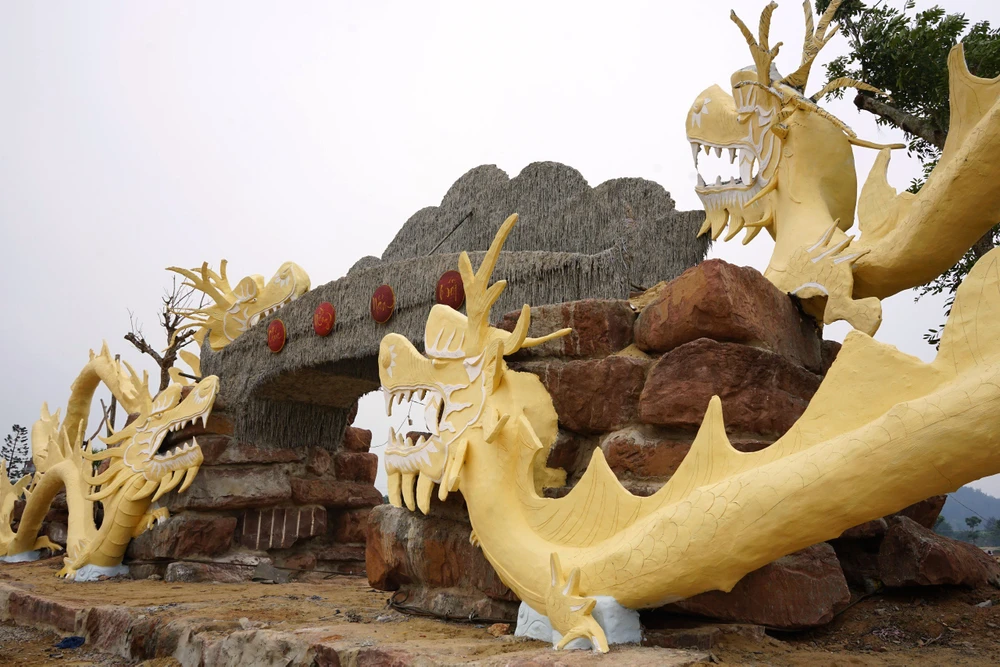 Cận cảnh 4 tượng rồng giống giun… ở Thanh Hóa gây tranh cãi trên mạng-29.jpg