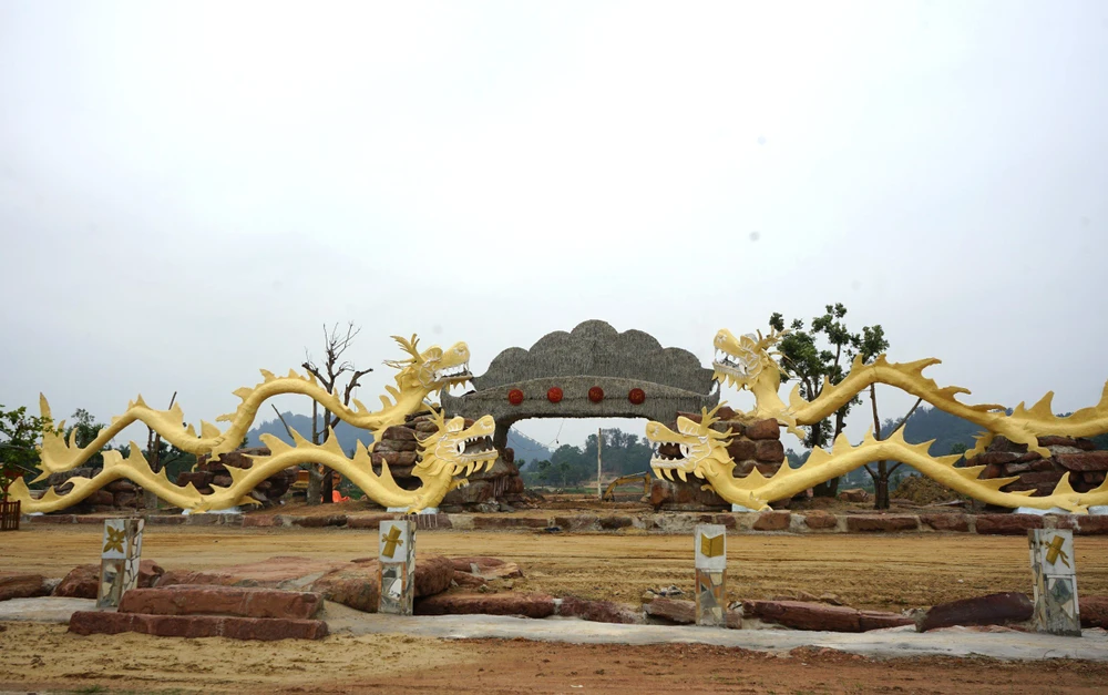 Cận cảnh 4 tượng rồng giống giun… ở Thanh Hóa gây tranh cãi trên mạng-4.jpg