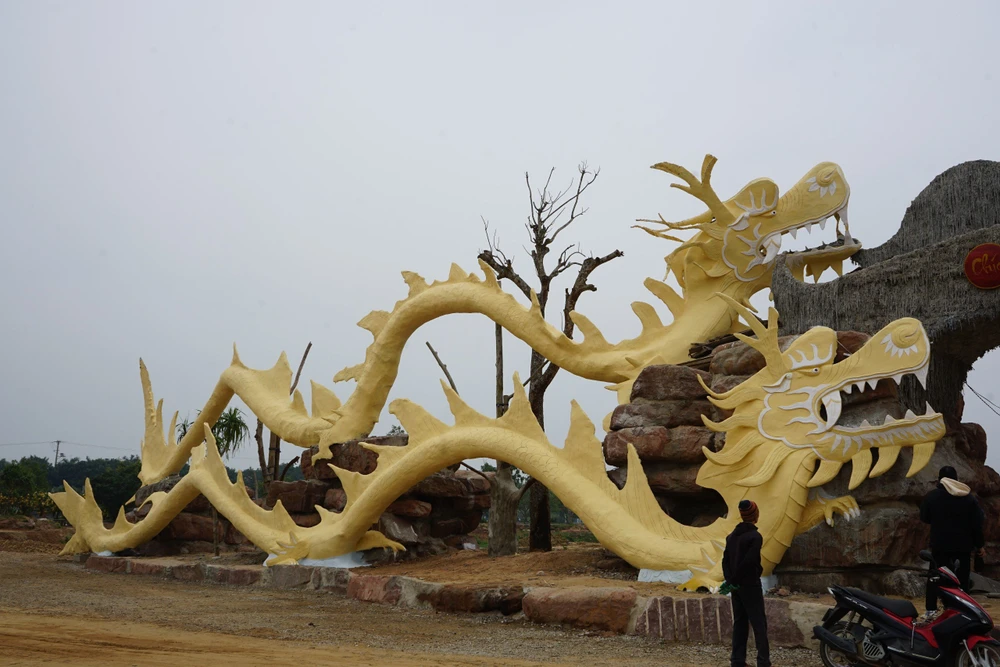 Cận cảnh 4 tượng rồng giống giun… ở Thanh Hóa gây tranh cãi trên mạng-5.jpg