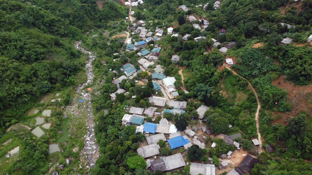 Người tiên phong xóa hủ tục ‘treo xác’ của người Mông3.JPG