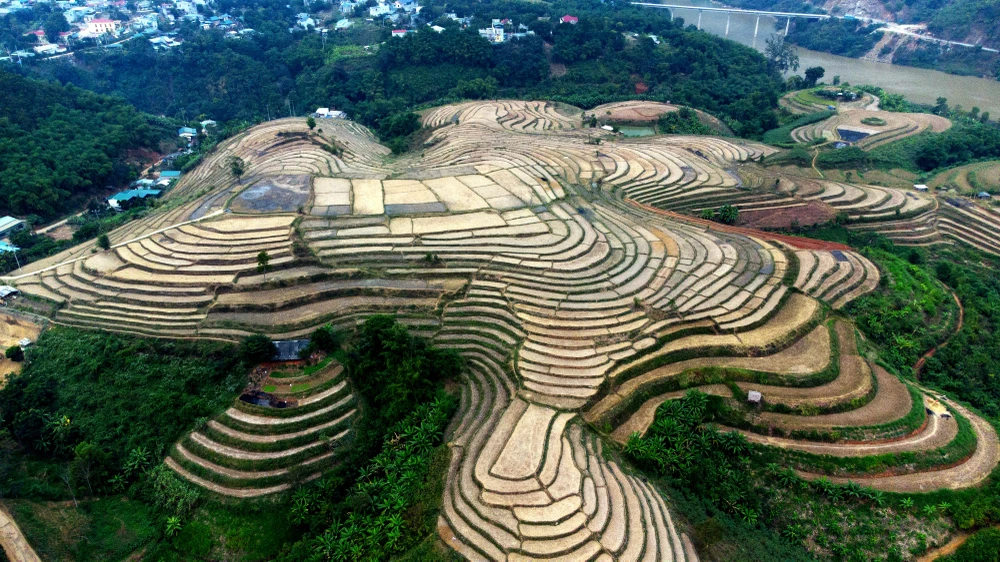 Những cuộc cách mạng ở bản đồng bào Mông – 7.jpg