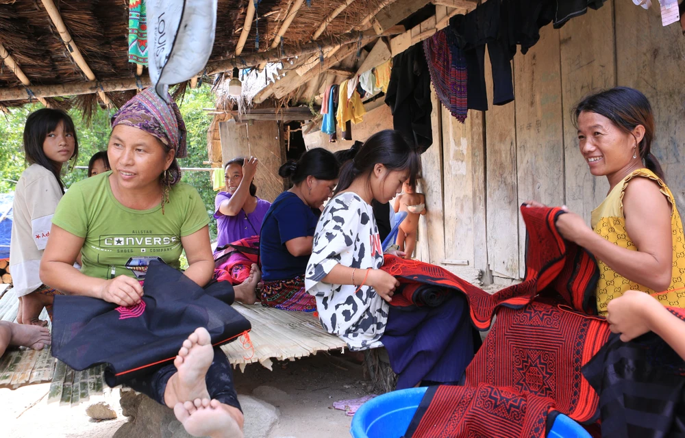 Những cuộc cách mạng ở bản đồng bào Mông-8.jpg