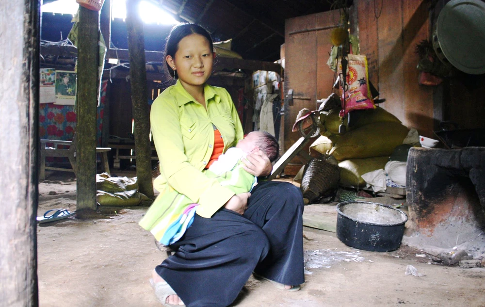 Những cuộc cách mạng ở bản đồng bào Mông – Người Mông ở bản Mùa Xuân - 15 (2).jpg