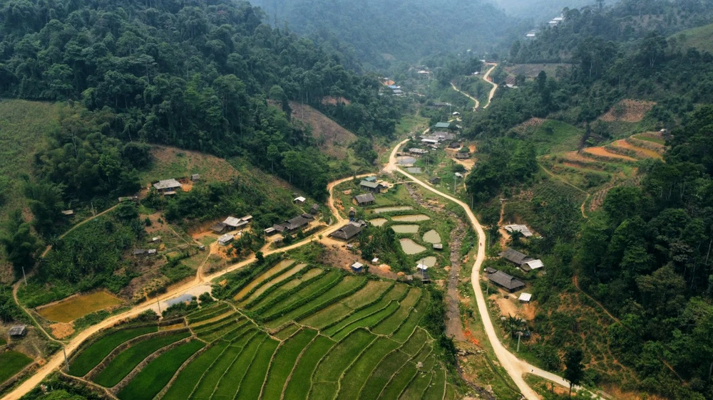 Những cuộc cách mạng ở bản đồng bào Mông – Người Mông ở bản Mùa Xuân -.jpg