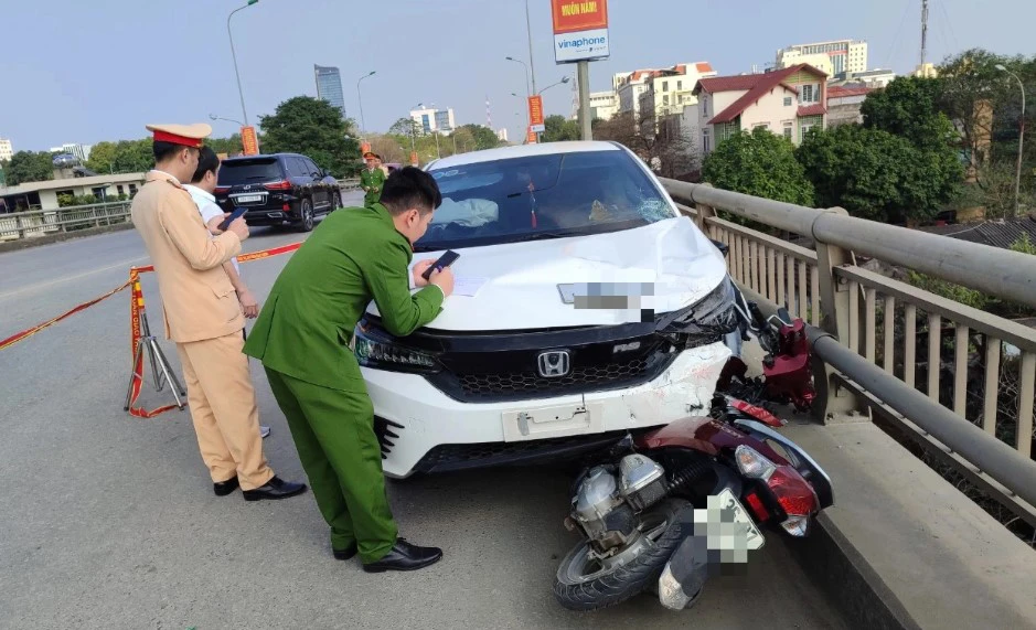 2 cô gái trẻ rơi xuống cầu vượt tử vong thương tâm ở Thanh Hóa vì TNGT -1.jpg