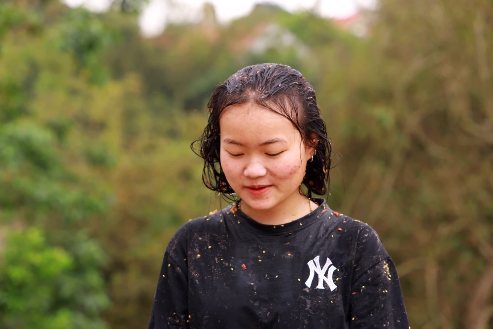 Phiên chợ độc nhất ở Thanh Hóa ném cà chua vào người để cầu may - 4.JPG