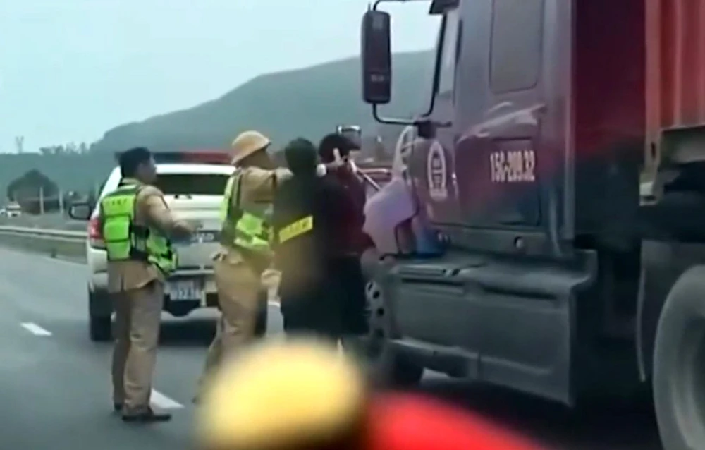 Tạm giữ tài xế container tông xe của Cục CSGT, Bộ Công an-2.jpg