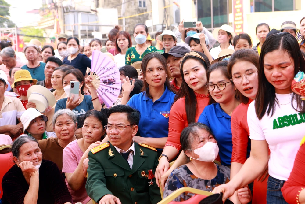 Cận cảnh Lễ hội Cầu Ngư ở làng biển có mật độ dân số cao nhất Việt Nam - 10.JPG