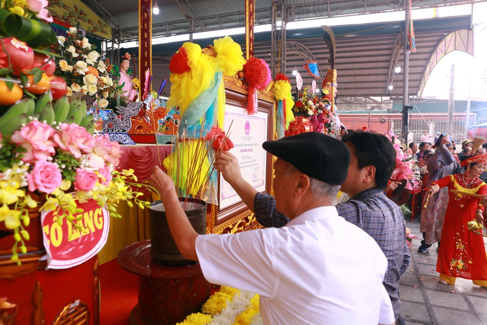 Cận cảnh Lễ hội Cầu Ngư ở làng biển có mật độ dân số cao nhất Việt Nam - 11.JPG