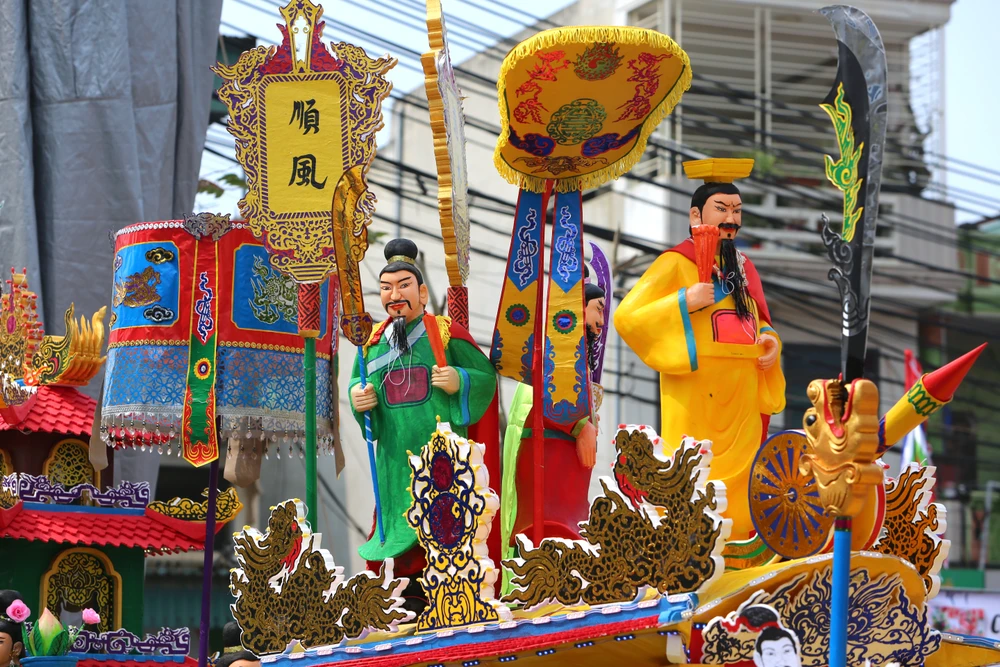 Cận cảnh Lễ hội Cầu Ngư ở làng biển có mật độ dân số cao nhất Việt Nam - 15.JPG