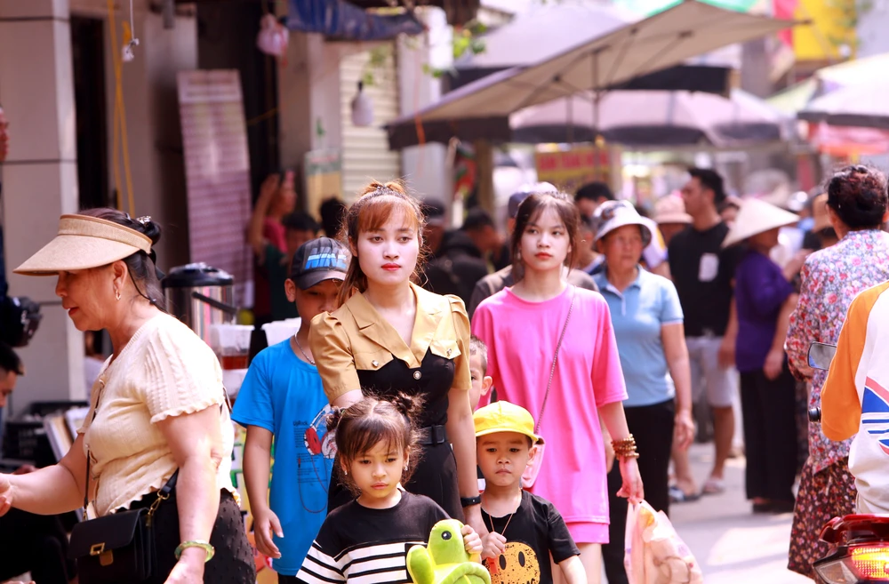 Cận cảnh Lễ hội Cầu Ngư ở làng biển có mật độ dân số cao nhất Việt Nam - 17.JPG