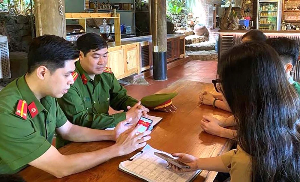 Gọi điện xưng cán bộ cảnh sát, 2 người ở Thanh Hóa suýt mất hơn 800 triệu đồng.jpg