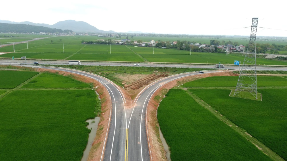 Thêm 1 nút giao trên cao tốc Mai Sơn - Quốc lộ 45 chính thức phục vụ người dân - 8.jpg