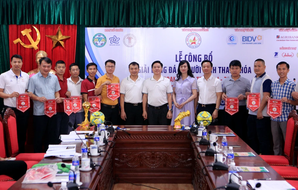 “Siêu phủi” Bờ Biển Ngà dự Giải bóng đá sân 7 Thanh Hóa tranh cúp doanh nhân trẻ-2.JPG