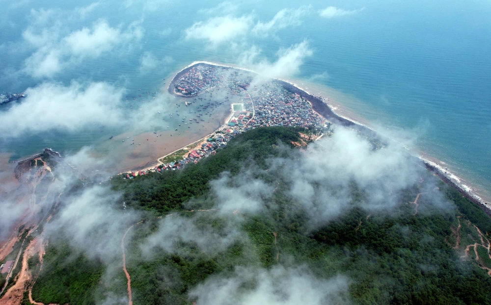 Vẻ đẹp kỳ vĩ của xã đảo Nghi Sơn nhìn từ trên cao khiến du khách mê mẩn -15.jpg