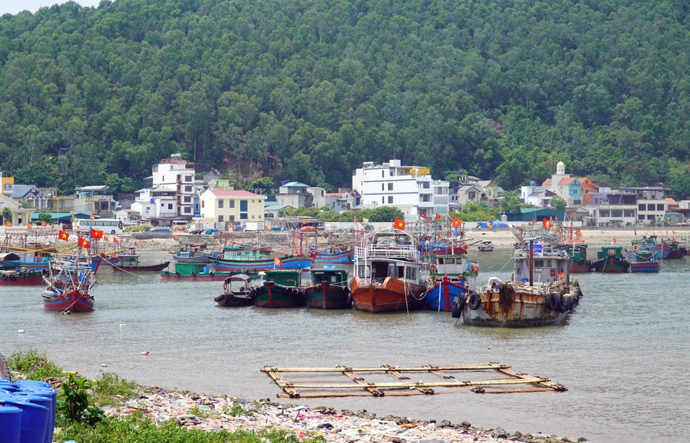 Vẻ đẹp kỳ vĩ của xã đảo Nghi Sơn nhìn từ trên cao khiến du khách mê mẩn - 4.jpg