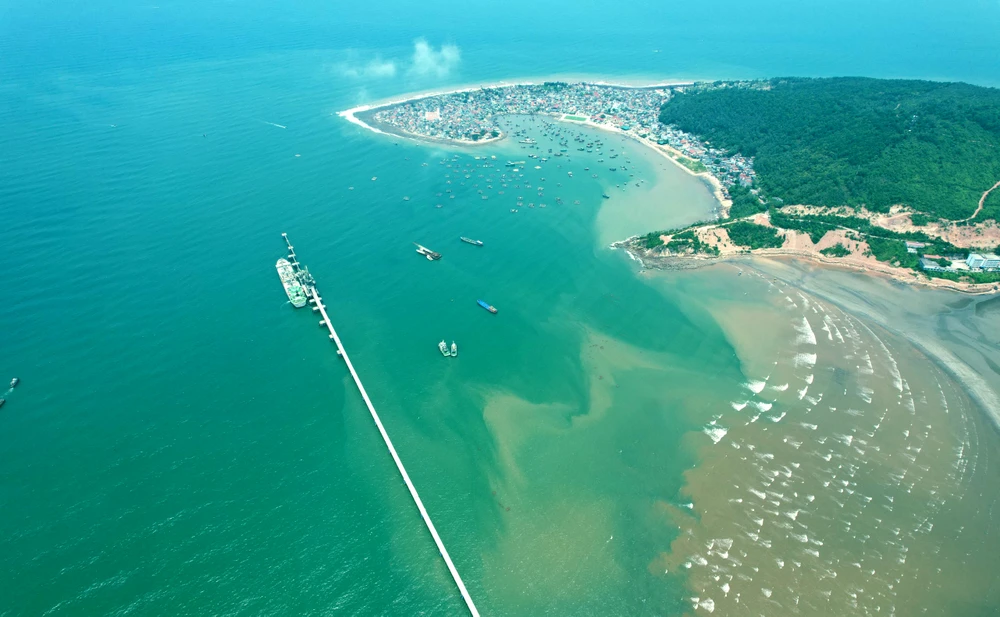 Vẻ đẹp kỳ vĩ của xã đảo Nghi Sơn nhìn từ trên cao khiến du khách mê mẩn - 7.jpg