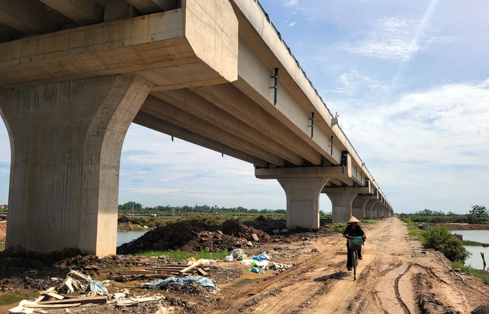 Hình hài cầu Lạch Trường vượt cạn dài nhất ở Thanh Hóa - 26.jpg