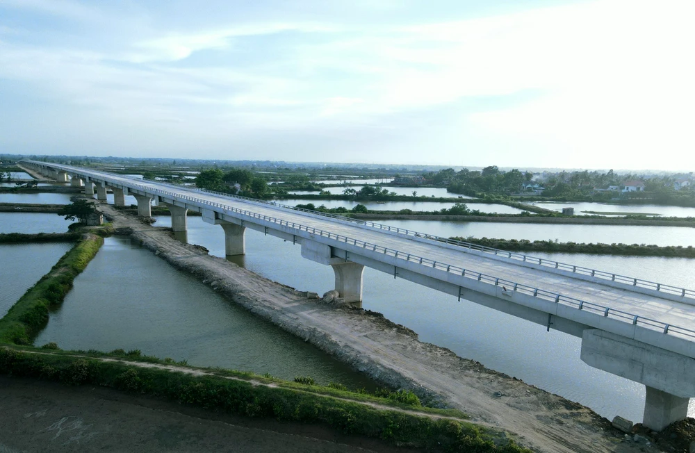 Hình hài cầu Lạch Trường vượt cạn dài nhất ở Thanh Hóa - 32.jpg