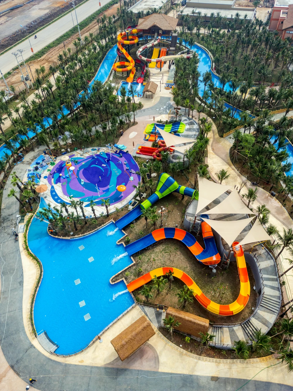 Toàn cảnh công viên nước Sầm Sơn lớn nhất miền Bắc trước ngày đón khách - 7.jpg