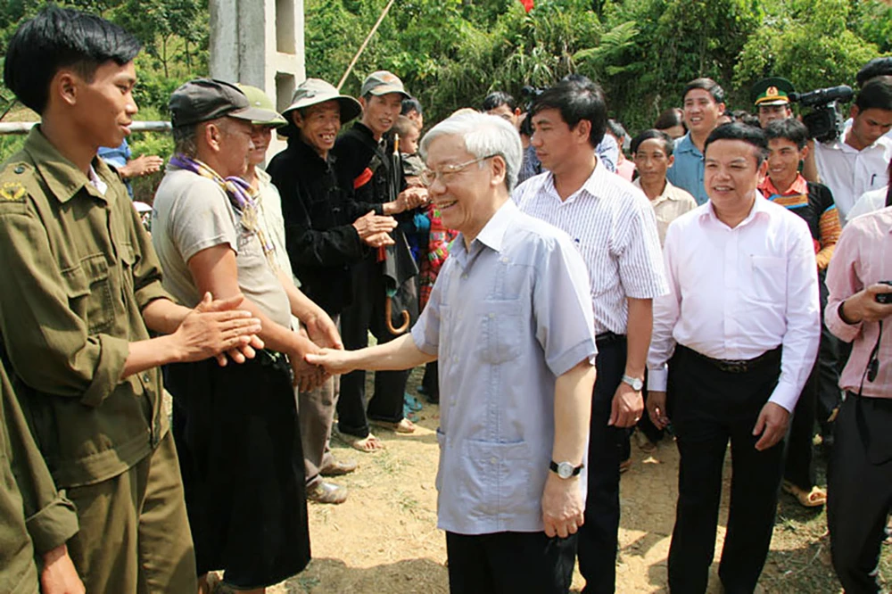 Xúc động hình ảnh Tổng Bí thư Nguyễn Phú Trọng với người dân Thanh Hóa - 5.jpg
