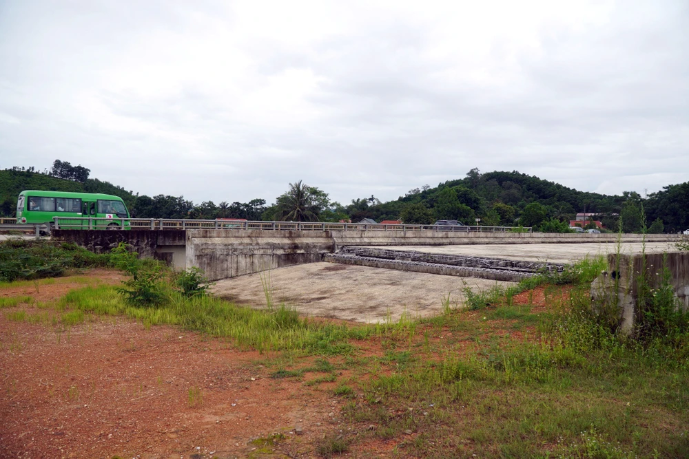 Con đường ngàn tỉ ở Thanh Hóa thi công dang dở, cốt thép hoen rỉ - 19.jpg