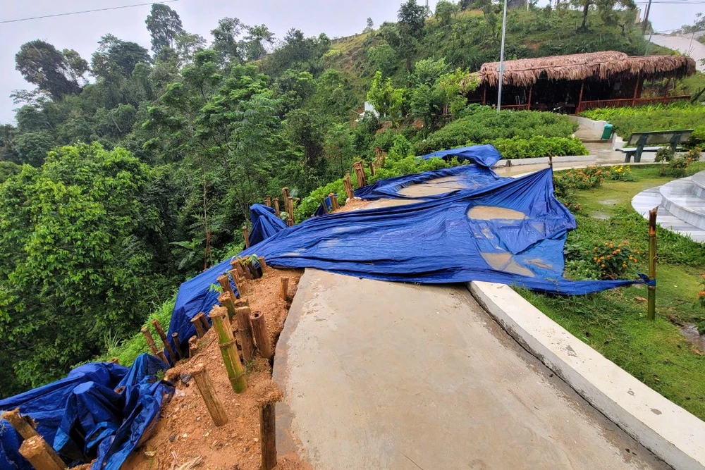 Cổng trời Mường Lát trước nguy cơ bị cuốn trôi vì mưa kéo dài - 1.jpg