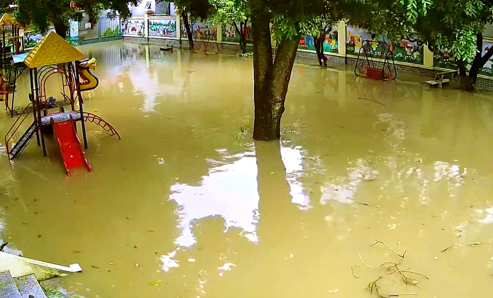 Hàng trăm hộ dân ở Ninh Bình bị lũ cô lập bên sông Hoàng Long -3.jpg