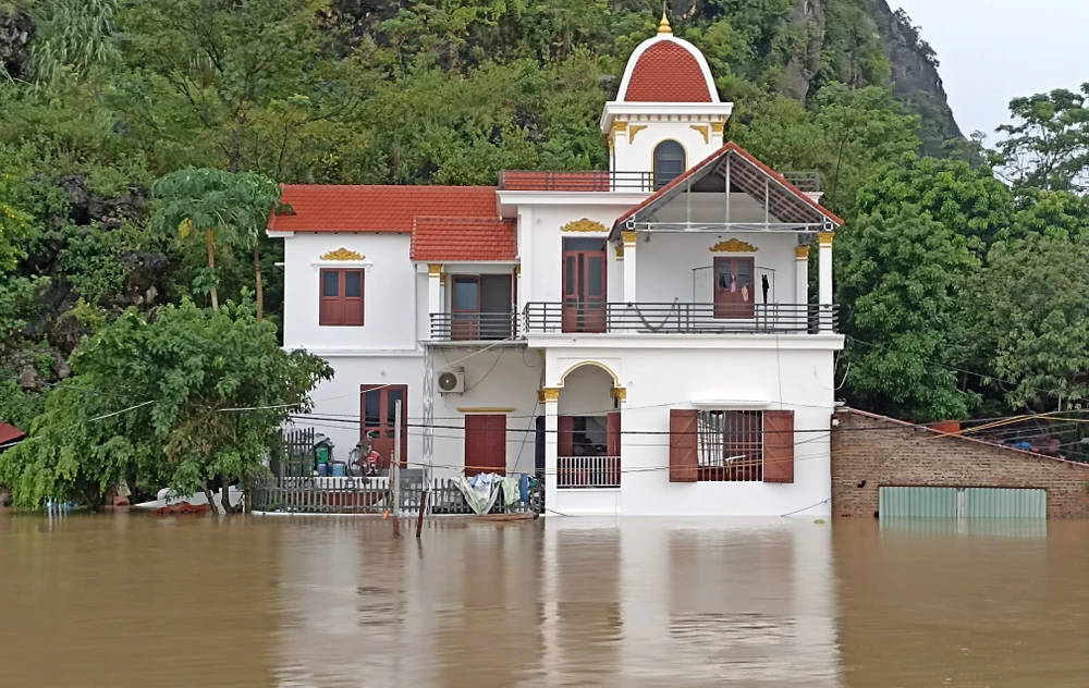 Hình ảnh hàng trăm hộ dân ở ninh Bình ngập sâu trong lũ sau bão số 3 - 12.jpg