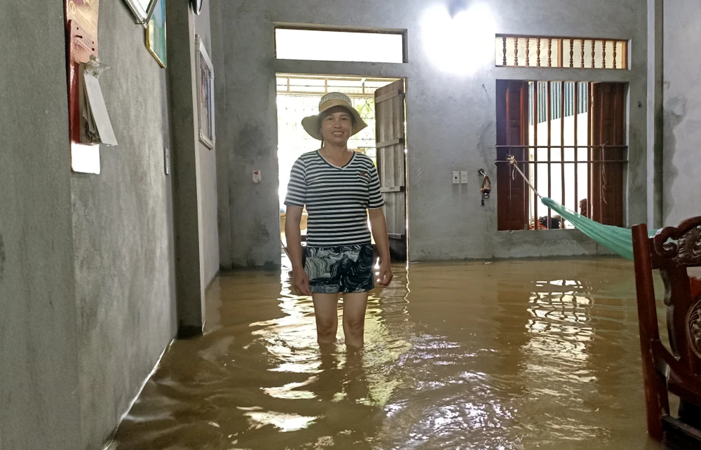 Hình ảnh hàng trăm hộ dân ở ninh Bình ngập sâu trong lũ sau bão số 3 - 6.jpg