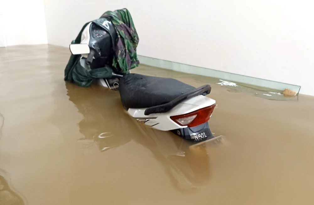 Hình ảnh hàng trăm hộ dân ở ninh Bình ngập sâu trong lũ sau bão số 3 - 8.jpg