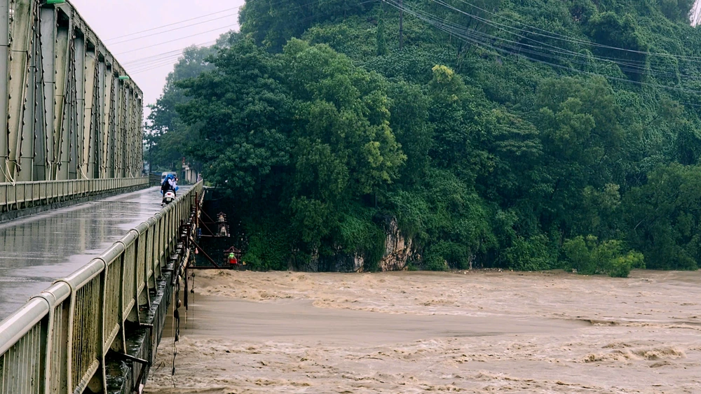 Thanh Hóa Sơ tán khẩn cấp hơn 11 ngàn dân do mưa lũ, sạt lở đất trên diện rộng3.jpg