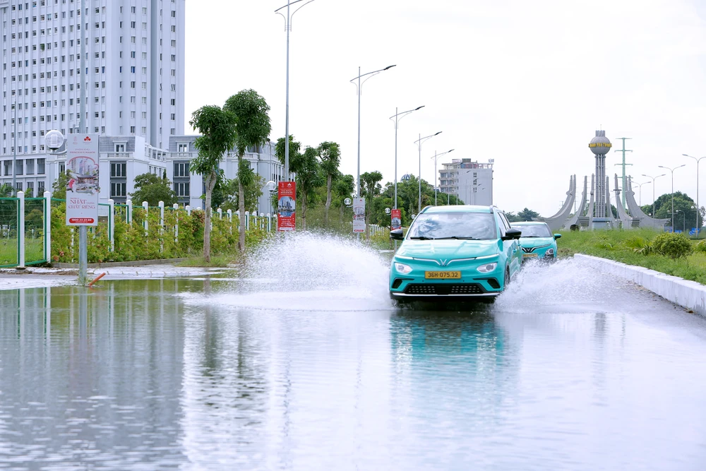 Nhiều tuyến phố ở Thanh Hóa ngập sâu trong nước sau trận mưa kéo dài - 9.JPG